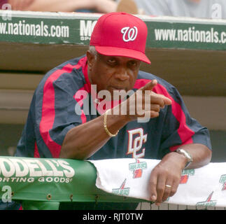 Washington, District of Columbia, USA. 25th Sep, 2005. Washington, DC - September 25, 2005 -- Washington Nationals manager Frank Robinson sends in a sign to one of his batters in game action against the New York Mets at RFK Stadium in Washington, DC on September 25, 2005. The Mets won the game 6 - 5 Credit: Ron Sachs/CNP/ZUMA Wire/Alamy Live News Stock Photo