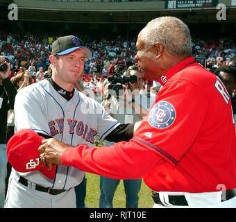 October 1, 2006 - Washington, District of Columbia, U.S. - Washington, D.C. - October 1, 2006 -- New York Mets pitcher Billy Wagner shakes hands with Washington Nationals manager Frank Robinson prior to the game at RFK Stadium in Washington, D.C. on October 1, 2006.  It will be Robinson's last game as Nationals' manager. (Credit Image: © Ron Sachs/CNP via ZUMA Wire) Stock Photo