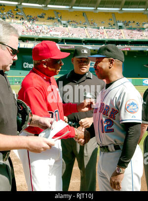 October 1, 2006 - Washington, District of Columbia, U.S. - Washington, D.C. - October 1, 2006 --  Washington Nationals manager Frank Robinson exchanges line-up cards at home plate with New York Mets manager Willie Randolph prior to their game at RFK Stadium in Washington, D.C. on October 1, 2006.  It will be Robinson's last game as Nationals' manager. (Credit Image: © Ron Sachs/CNP via ZUMA Wire) Stock Photo