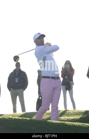 7th February, 2019  Monterey Peninsular Country Club, CA, USA  Jake Owen tees off for his first round at  the AT&T Pro-Am at Pebble Beach Golf Links with partner Jordan Spieth, Stock Photo