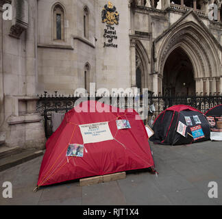 London, UK. 7th February 2019. Ongoing protest campaign against forced adoption and the unsatisfactory adoption care system in front of the Royal Courts of Justice, the Strand, London, UK, with tents today. Credit: Joe Kuis / Alamy Live News Stock Photo