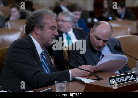 Washington, District of Columbia, USA. 7th Feb, 2019. STEVEN M. ROSENTHAL, Senior Fellow, Urban-Brookings Tax Policy Center, and NOAH BOOKBINDER, Executive Director, Citizens for Responsibility and Ethics in Washington testify before the House Ways and Means Oversight Committee overseeing a hearing on questions regarding subpoenaing President DONALD TRUMP's tax returns, February 7, 2019 Credit: Douglas Christian/ZUMA Wire/Alamy Live News Stock Photo
