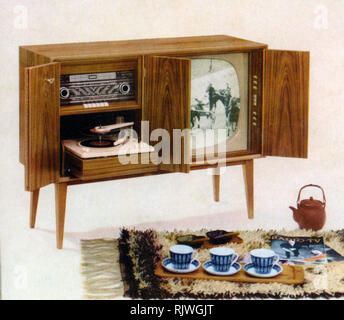 Television in the early 1960s. The swedish televison manufacturer Dux Radio and a commercial ad for their most exclusive model. A combined television, gramophone and radio in one unit a price of 2475 sek. Sweden 1960 Stock Photo