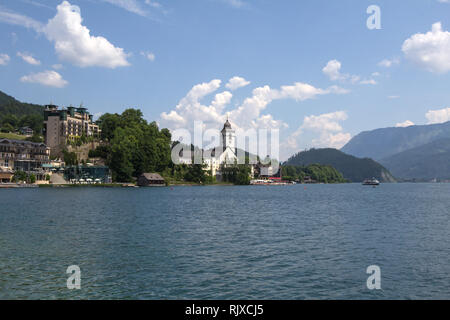 Town of St. Wolfgang / The small tourist town St. Wolfgang on the banks of the Wolfgangsee in Austria Stock Photo