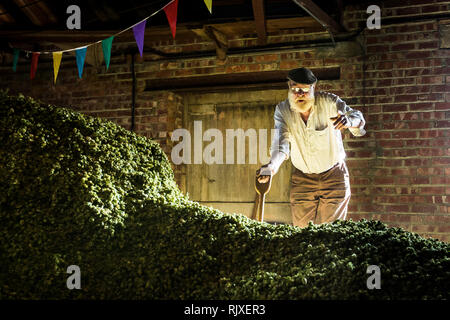 Pressing the hops at Larkins Brewery, Chiddingstone, Kent Stock Photo