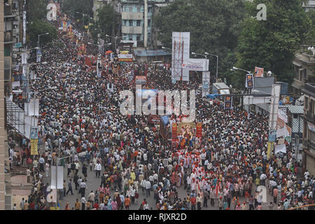 04-N0v-2005-Idol of lord Ganesh Ganpati elephant headed god visarjan on Chowpatty ; Bombay Mumbai ; Maharashtra ; India Stock Photo