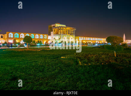 The beautiful night illumination of Ali Qapu Palace and the garden on Nashq-e Jahad Sqaure, Isfahan, Iran Stock Photo