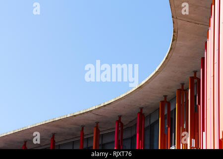 Detail of a modern architecture building with bleu sky in the background. Curve of concrete roof structure Stock Photo