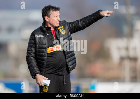Heidelberg, Germany. 04th Feb, 2019. Training of the German Rugby National Team. Headcoach Mike Ford gives his players gesticulating instructions. The German 15-man national rugby team will start in Brussels against Belgium on Saturday in the European Championship round. Despite some retirements the DRV team under national coach Ford goes confidently into the trend-setting first European Championship game in the small Heysel stadium against the strong Belgians. Credit: Jürgen Kessler/dpa/Alamy Live News Stock Photo