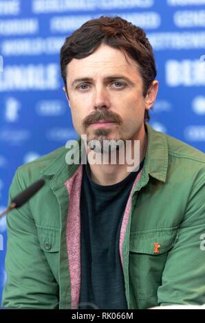 Casey Affleck attends the photocall and press conference of 'Light of My Life' during the 69th Berlinale International Film Festival at Berlinalepalast in Berlin, Germany, on 08 February 2019. | usage worldwide Stock Photo