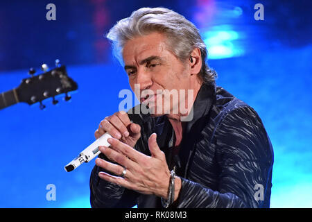 Foto Gian Mattia D'Alberto/LaPresse 08 Febbraio 2019 Sanremo, Italia  Spettacolo  Festival di Sanremo 2019, quarta serata Nella foto: Ligabue  Photo Gian Mattia D'Alberto/LaPresse February 08th, 2019 Sanremo, Italy  Entertainment  Sanremo music festival 2019, fourth evening In the photo: Ligabue Stock Photo