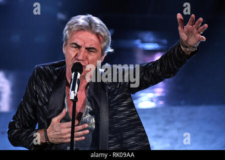 Foto Gian Mattia D'Alberto/LaPresse 08 Febbraio 2019 Sanremo, Italia  Spettacolo  Festival di Sanremo 2019, quarta serata Nella foto: Ligabue  Photo Gian Mattia D'Alberto/LaPresse February 08th, 2019 Sanremo, Italy  Entertainment  Sanremo music festival 2019, fourth evening In the photo: Ligabue Stock Photo