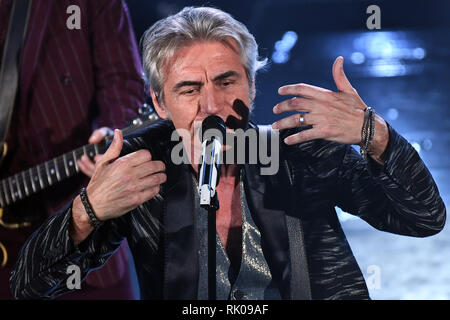 Foto Gian Mattia D'Alberto/LaPresse 08 Febbraio 2019 Sanremo, Italia  Spettacolo  Festival di Sanremo 2019, quarta serata Nella foto: Ligabue  Photo Gian Mattia D'Alberto/LaPresse February 08th, 2019 Sanremo, Italy  Entertainment  Sanremo music festival 2019, fourth evening In the photo: Ligabue Stock Photo