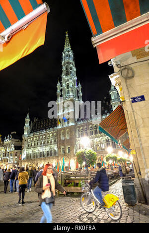 13.11.2018, Brussels, Belgium - the town hall and guildhall at the Grand Place in Brussels Stock Photo