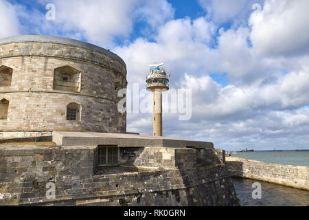 Calshot Castle, First Built By Henry VIII Between 1539 And 1540 To Protect The Solent And Southampton Water, Calshot Tower Lookout Station Behind. Stock Photo