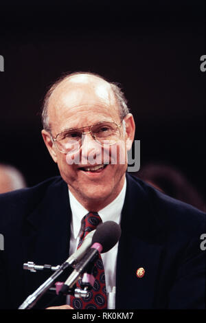 Senator Pat Roberts speaks on behalf of Congressmen Dan Glickman during the confirmation hearing for his nomination as Secretary of Agriculture March 23, 1995 in Washington, DC. Stock Photo