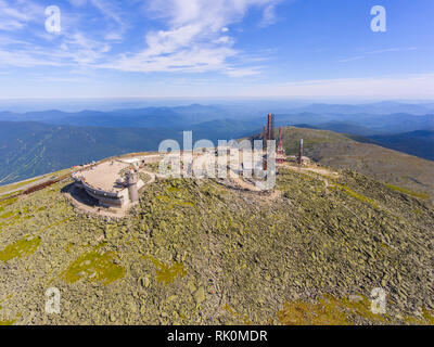 Mount Washington Observatory in the White Mountains, New Hampshire ...