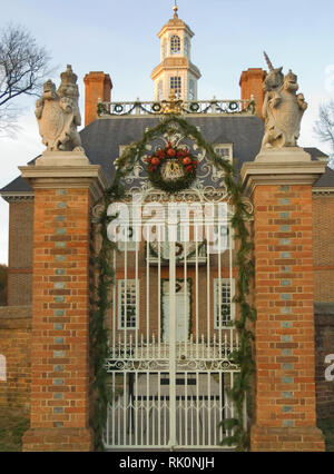 Governor's Palace entrance gate; red brick; cupola, Christmas decorations, garland, wreaths; golden hour light; holiday, festive, Colonial Williamsbur Stock Photo