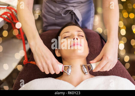 woman having hydradermie facial treatment in spa Stock Photo