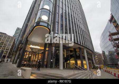 Deloitte LLP offices of Deloitte Deloitte Touche Tohmatsu Limited  auditing, consulting, financial advisory, risk management, tax, accountants offices in Holborn Stock Photo