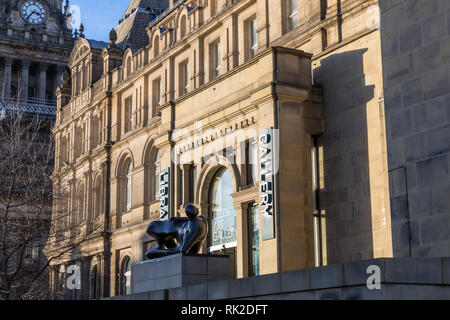 Leeds Art Gallery on The Headrow. A Henry Moore sculpture, Reclining Woman: Elbow, stands outside the entrance of the council-owned gallery Stock Photo