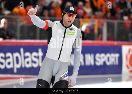 Inzell, Deutschland. 09th Feb, 2019. Nico IHLE (GER), beckoning, waving, waving, gesture, action, single image, single cut motive, half figure, half figure. men1000m, men on 09.02.2019. Speed skating, speed skating WM 2019 from 07.-10.02.2019 in Inzell/Max Aicher Arena, | usage worldwide Credit: dpa/Alamy Live News Stock Photo