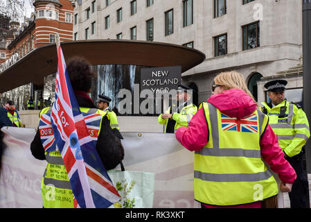 New Scotland Yard, Westminster, London, UK.  9th February 2019.  Yellow vests UK protesters march through Westminster London stopping traffic. Credit: Matthew Chattle/Alamy Live News Stock Photo