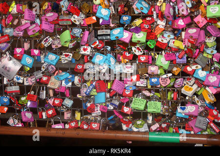 Love messages on padlocks, Seoul, Korea Stock Photo