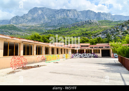 Abandoned building along the Croatian coastline: Children’s Maritime Resort for the Treatment and Rehabilitation of Children with Lung Disease Stock Photo