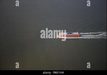Aerial view of the Staten Island ferry crossing New York Harbor, New York, NY, USA, General View GV Stock Photo