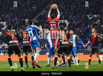 Barcelona, Spain. 9th Feb, 2019. Rayo Vallecano's goalkeeper Stole Dimitrievski (C) competes during a Spanish league match between RCD Espanyol and Rayo Vallecano in Barcelona, Spain, on Feb. 9, 2019. RCD Espanyol won 2-1. Credit: Joan Gosa/Xinhua/Alamy Live News Stock Photo