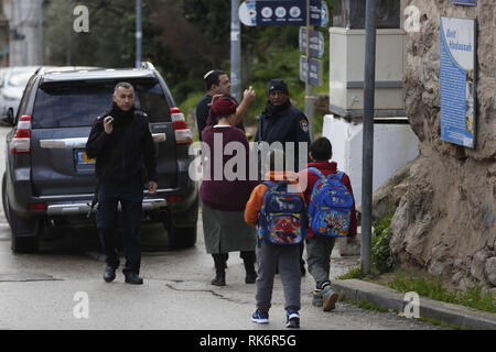 Hebron, West Bank, Palestinian Territory. 10th Feb, 2019. A Jewish settler argues with an Israeli policeman during a protest by Palestinian activists against the closure of Shuhada street, on the 25th anniversary of the closure.  On February 25, 1994 Israeli settler Baruch Goldstein opened fire in the Ibrahimi mosque killing 29 Palestinians in worship. Since then, Shuhada Street, once the main street and marketplace, has remained almost entirely closed to Palestinians. There are 20 checkpoints and front doors to Palestinian shops and h Credit: ZUMA Press, Inc./Alamy Live News Stock Photo