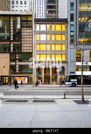 Chanel new york fifth avenue hi-res stock photography and images - Alamy