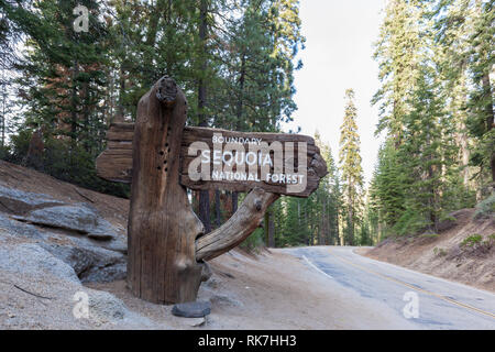 Sign of Sequoia National Park at the entrance with a RV in background, California, USA Stock Photo