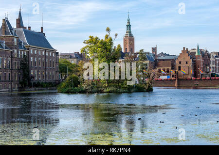 The Hofvijver (court pond) in front of the buildings of the Dutch parliament, The Hague, Netherlands Stock Photo