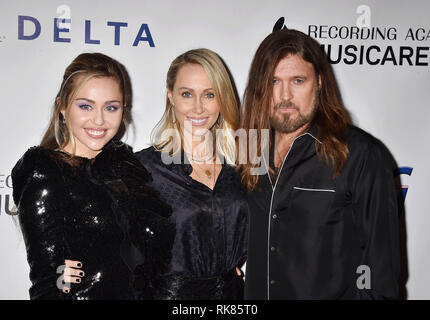 LOS ANGELES, CA - FEBRUARY 08: (L-R) Miley Cyrus, Tish Cyrus and Billy Ray Cyrus attend MusiCares Person of the Year honoring Dolly Parton at Los Ange Stock Photo