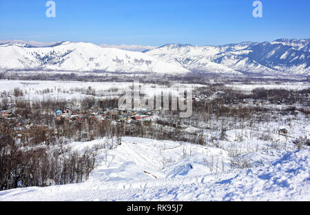Kashmir, India. 9th Feb 2019. View of the area near Qazigund, jawahar tunnel almost 68 miles from main city Srinagar, Indian Administered Kashmir. After heavy snowfall started on 6th of February an avalanche hit a police post on Srinagar-Jammu highway killing 8 policemen on duty at the post. However after rescue operations 3 policemen were rescued from the snow and were taken to the hospital. Credit: PACIFIC PRESS/Alamy Live News Stock Photo