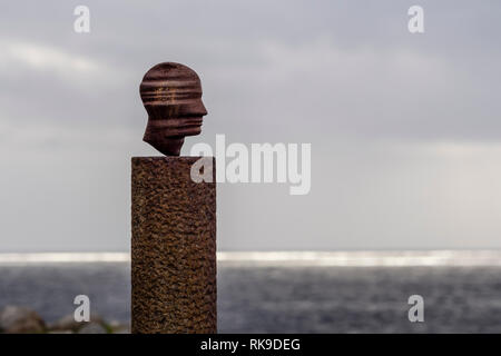 Eggum, 'the head', sculpture at the beach near Eggum, part of Artscape Nordland, Skulpturlandskap Nordland, Vestvagöy, Lofoten, Norway Stock Photo