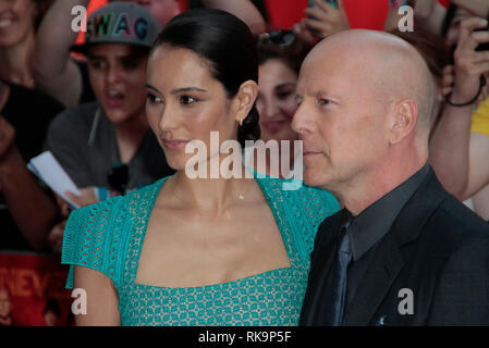 22nd July 2013 - Red 2 European Premiere, Empire, Leicester Square, London Photo Shows: Bruce Willis and Emma Heming Stock Photo