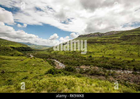 Hills and the Tugela River along the Tugela Gorge hiking route at the base of the Amphitheatre mountain. Drakensberg, South Africa Stock Photo