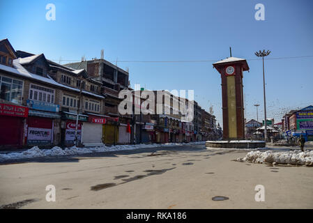 Srinagar, India. 9th Feb 2019. Shops seen closed on the anniversary of execution of Afzal Guru. Restriction on the movement of vehicles were imposed protectively in parts of Srinagar as separatist groups called for a strike on the anniversary of execution of Afzal Guru, a Kashmiri who was convicted and given a death sentence for his role in the 2001 attack on Indian Parliament. Credit: SOPA Images Limited/Alamy Live News Stock Photo