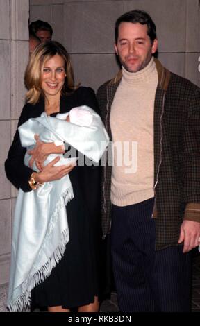 SARAH JESSICA PARKER AND MATTHEW BRODERICK LEAVING LENOX HILL HOSPITAL WITH THIER NEW BABY BOY, DAVID 2002 Photo By John Barrett/PHOTOlink Stock Photo