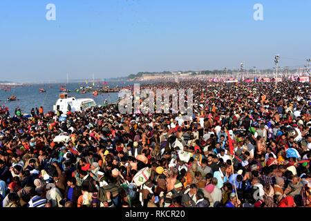 Allahabad, India. 10th Feb, 2019. Devotee gather to take holydip on the occasion of Basant Panchami festival at Sangam during Kumbh or Pitcher festival in Allahabad. Credit: Prabhat Kumar Verma/Pacific Press/Alamy Live News Stock Photo