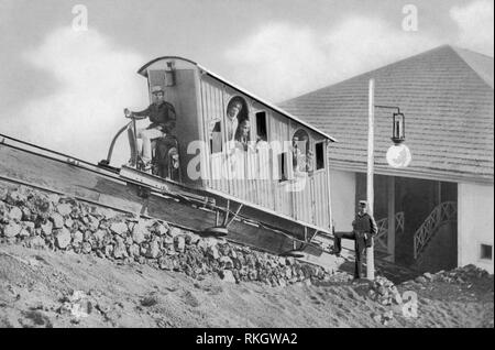 Mount Vesuvius, cable railway, naples, campania, italy 1920-30 Stock Photo