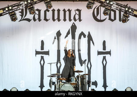Sweden, Solvesborg - June 8, 2018. The Italian gothic matal band Lacuna Coil performs a live concert during the Swedish music festival Sweden Rock Festival 2018. Here drummer Ryan Blake Folden is seen live on stage. (Photo credit: Gonzales Photo - Terje Dokken). Stock Photo