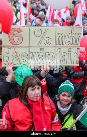 Leipzig, Germany. 12th Feb, 2019. A woman takes part with a sign '6% more, that would be fair' in a protest rally in the collective bargaining conflict for the employees of the countries. The trade unions Verdi and GEW had called on teachers and other employees from the Leipzig region to go on a full-day warning strike. They want to emphasize their demands for more money for the state employees. There will be further warning strikes in Saxony on Wednesday and Thursday. Credit: Jan Woitas/dpa-Zentralbild/dpa/Alamy Live News Stock Photo