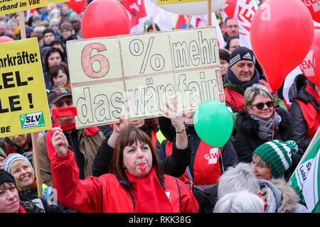 Leipzig, Germany. 12th Feb, 2019. A woman takes part with a sign '6% more, that would be fair' in a protest rally in the collective bargaining conflict for the employees of the countries. The trade unions Verdi and GEW had called on teachers and other employees from the Leipzig region to go on a full-day warning strike. They want to emphasize their demands for more money for the state employees. There will be further warning strikes in Saxony on Wednesday and Thursday. Credit: Jan Woitas/dpa-Zentralbild/dpa/Alamy Live News Stock Photo