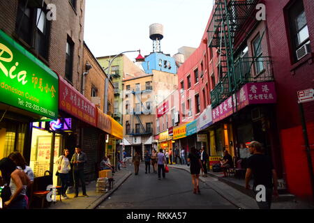 Doyers Street, Chinatown, NYC Stock Photo - Alamy