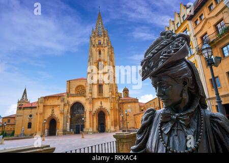 Oviedo, Spain. Statue of La Regenta, from the realist novel by Spanish  author Leopoldo Alas Clarin, in front of the Cathedral Stock Photo - Alamy