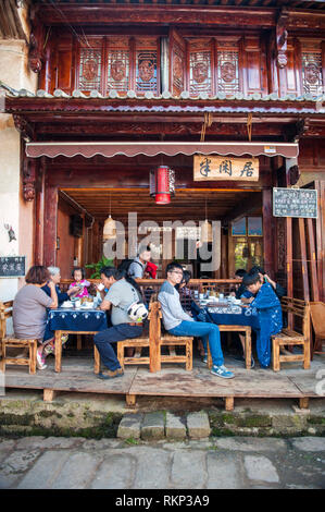 A street side cafe in Shaxi, an former trading town for caravans plying the Tea Horse Trail in Jianchuan County,  Yunnan province, China. Shaxi is con Stock Photo